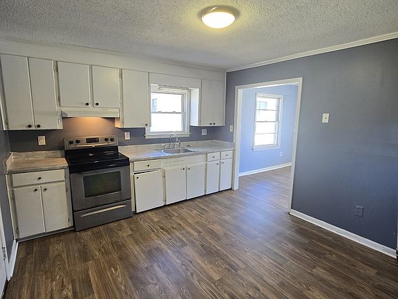 3rd image of 104 Merriman Ave