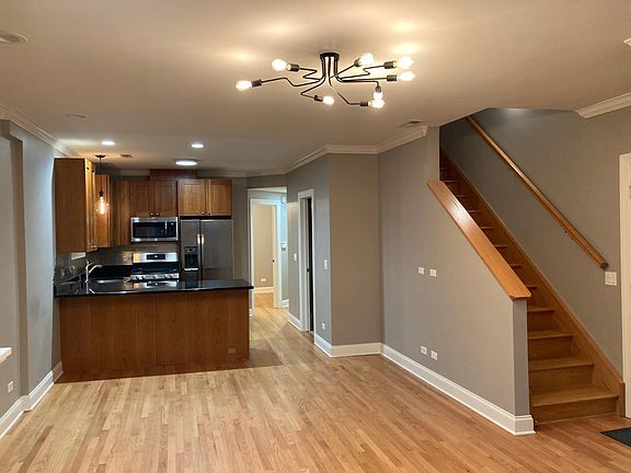 3rd image of 4662 N Winthrop Ave APT 3