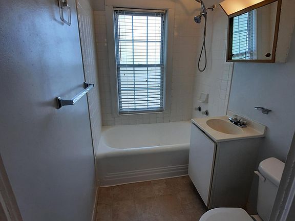 5th image of 1801 Dewitt Ave APT G
