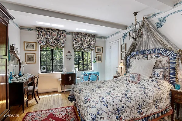 Sold by Corcoran | media 19