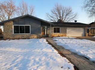 7990 S Wake Forest Dr, Oak Creek, WI 53154