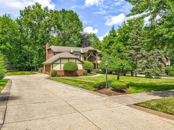 8421 Timber Trl, Brecksville, OH 44141