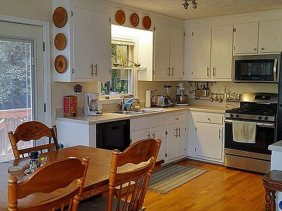 5th image of 7582 Lakeshore Dr