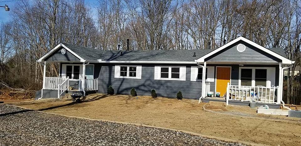 Front view that houses 2 units.