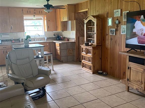 3rd image of 115 Meadow Ln