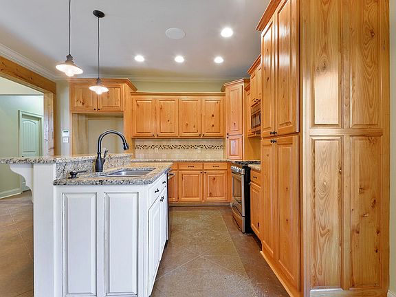 4th image of 15064 Coldwater Dr