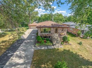 10241 S Eleanor Ave, Palos Hills, IL