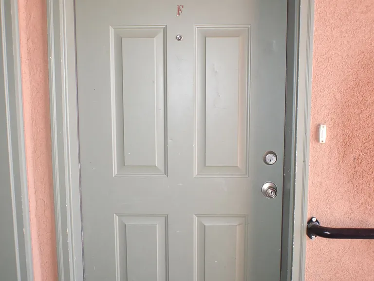 1115 Belford Ave — Photo 2