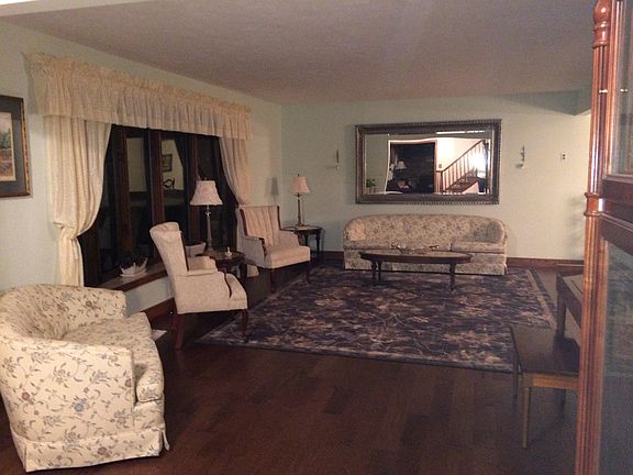 3rd image of 488 Hickory Hill Dr
