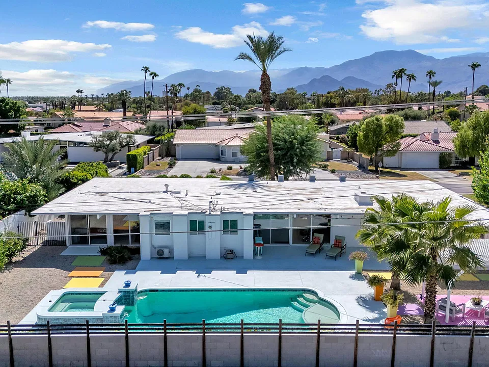 79944 Camelback Dr