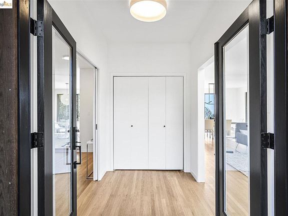 4th image of 3 Highgate Ct