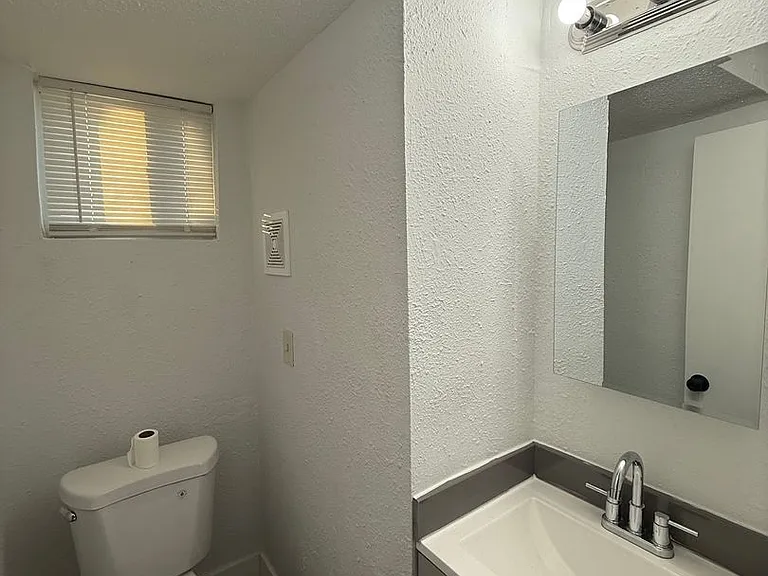2110 Lyndale Ave N — Photo 8