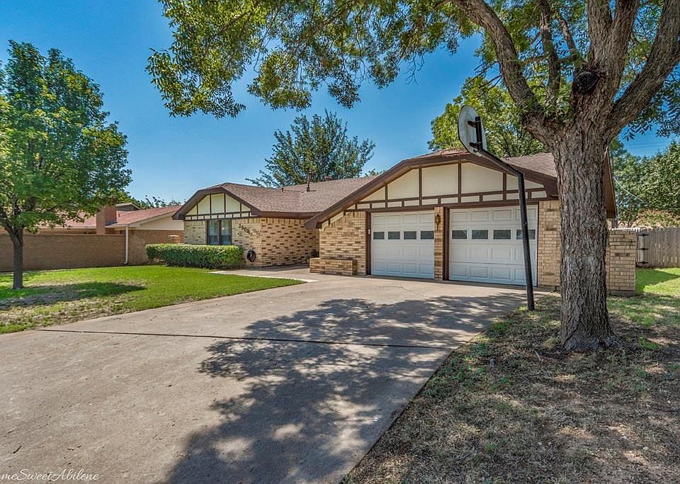 1st image of 2909 Red Oak Cir