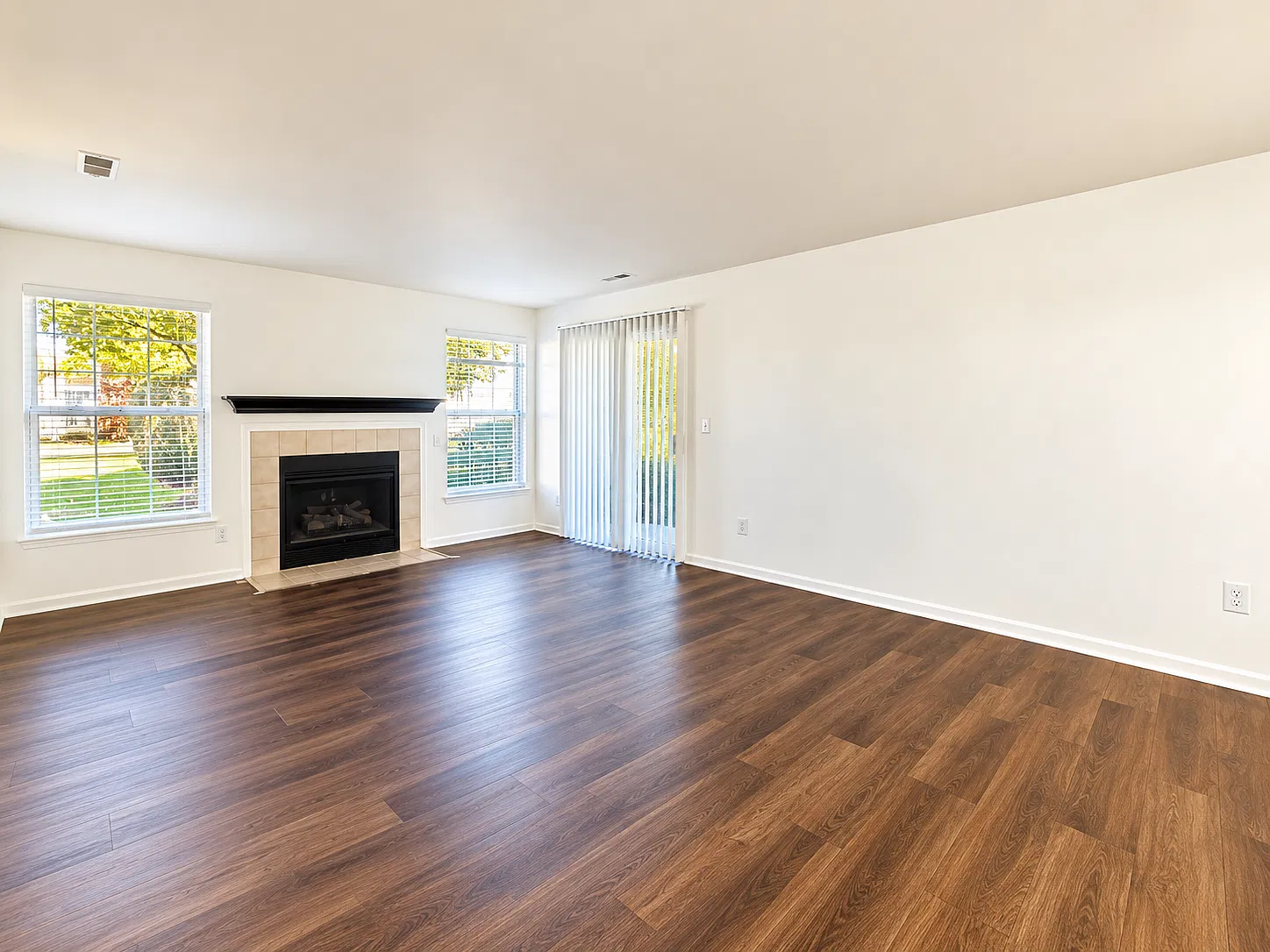 2 bed, 1213 sqft, $1,800 — Photo 3