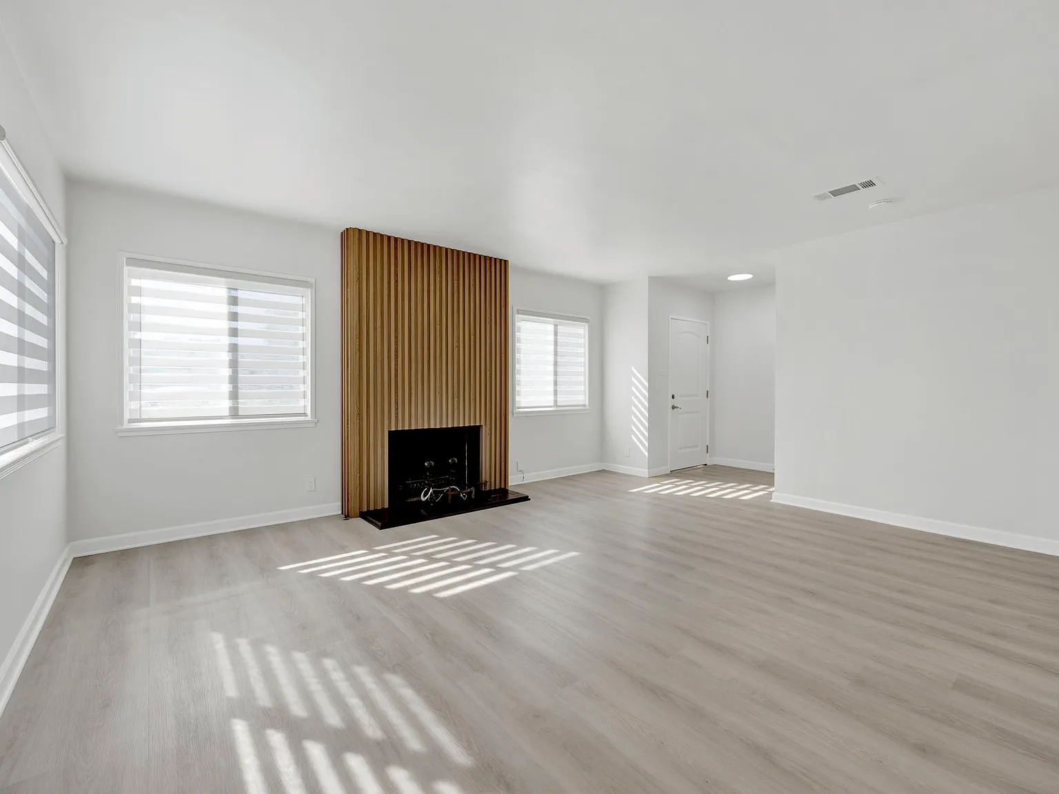 2 bed, 1044 sqft, $4,000 — Photo 3