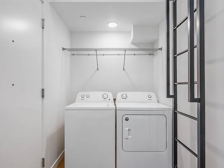 5637 University Way NE — Photo 22