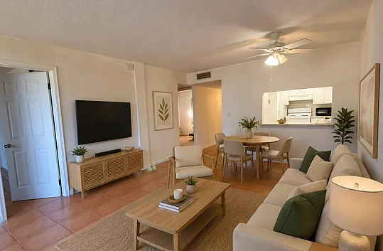 2 bed, 960 sqft, $1,980 — Photo 2