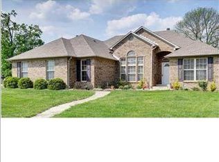 10001 Spruce Grove Dr, Jeffersontown, KY 40299