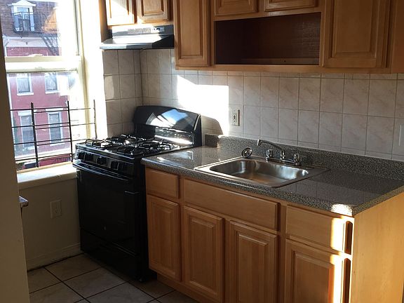 5th image of 686 Bergen Ave