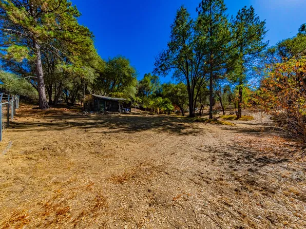 1 Daisy Ln, Oakhurst, CA 93644