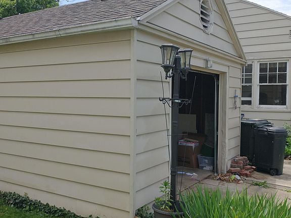 3rd image of 605 Lindsey St