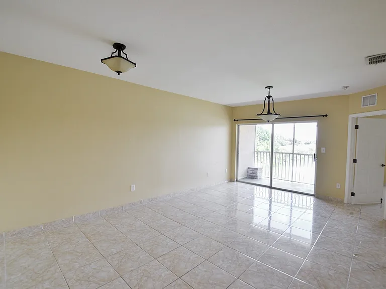 522 Villa Del Sol Cir #203 — Photo 7