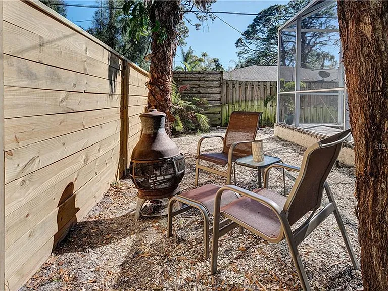 2330 Bradford St — Photo 10
