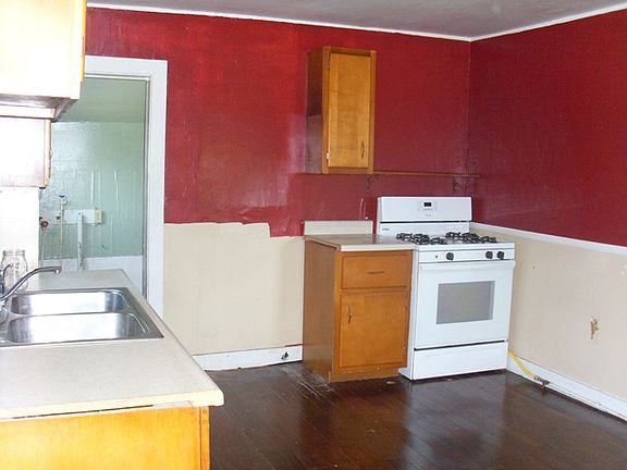 4th image of 409 N 1st St