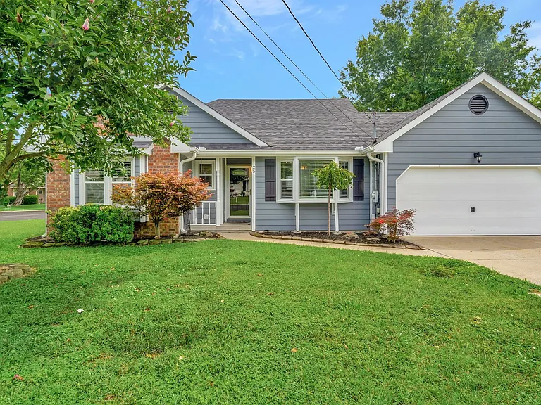 125 Agee Cir E — Photo 1