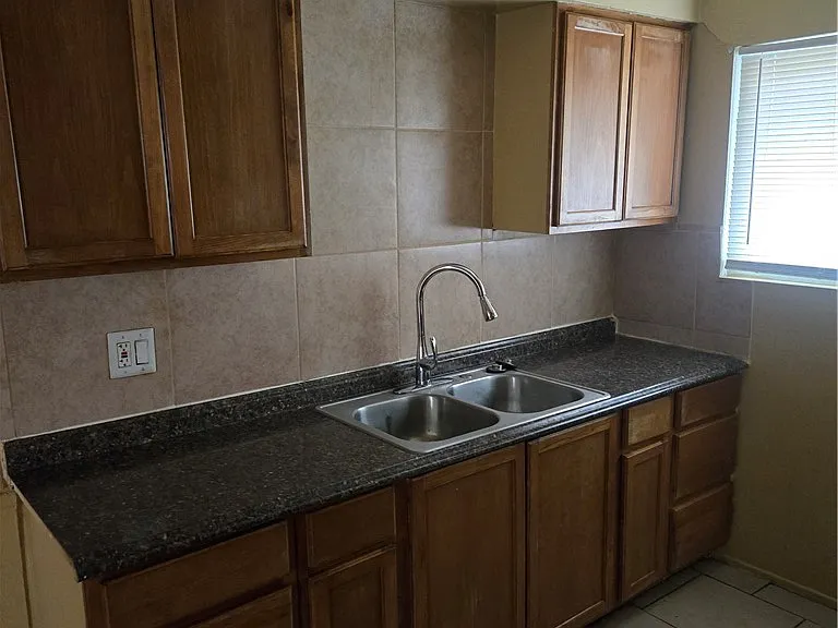 2104 Sunrise Ave #14 — Photo 4