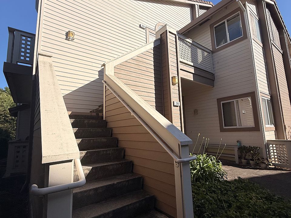 1st image of 304 Sorrento Ct