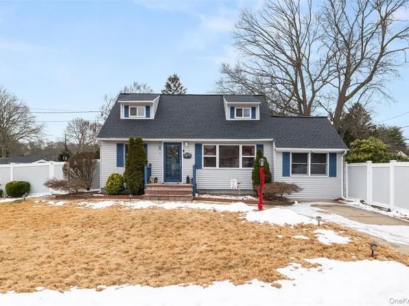 1 Birch Haven Court, East Northport, NY 11731