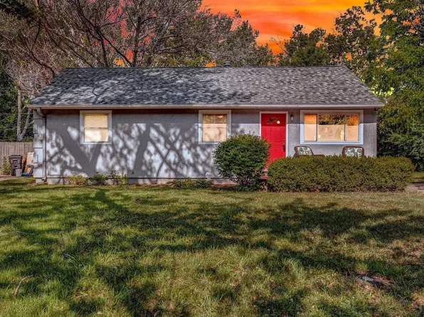 1319 SW Glendale Dr, Topeka, KS 66604