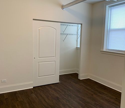 3rd image of 3321 W Catalpa Ave #G