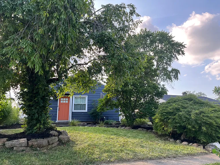 E Circle Dr — Photo 18