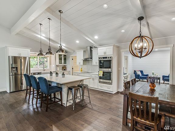 5th image of 508 108th Avenue Ct E