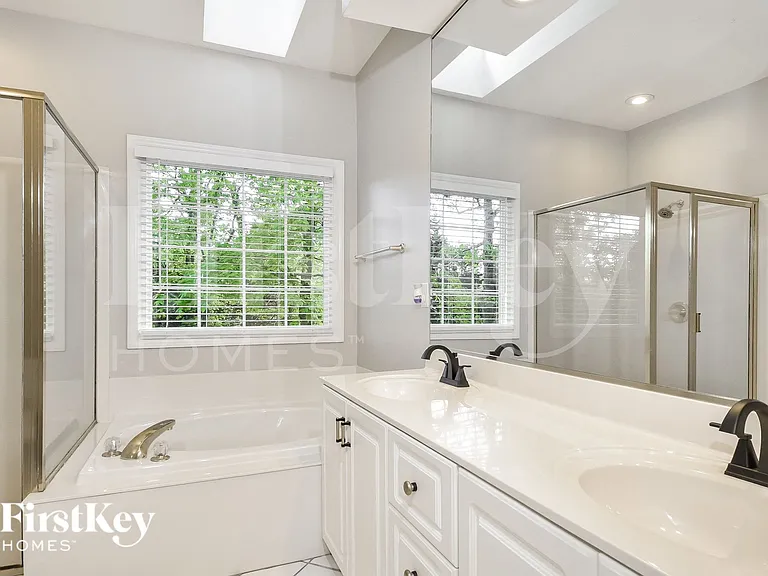 11 Stonebury Ct — Photo 9