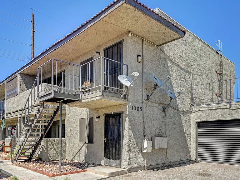 1305 Kari Lee Ct — Photo 2