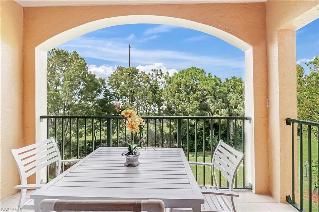 2 bed, 2.0 bath, 1042 sqft, $2,900 — Photo 1