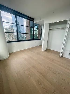 Rented by Greystar | media 10