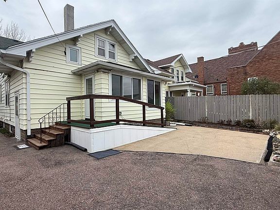 5th image of 2915 Leech Ave