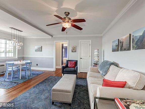 4th image of 820 S Washington St APT A328