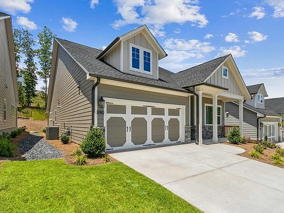 The Ravenwood II - Front Exterior