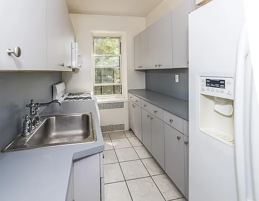 Rented by Wave Real Estate Group | media 9