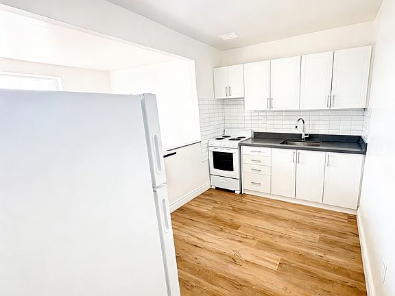 2nd image of 30 Mohawk Rd W #307