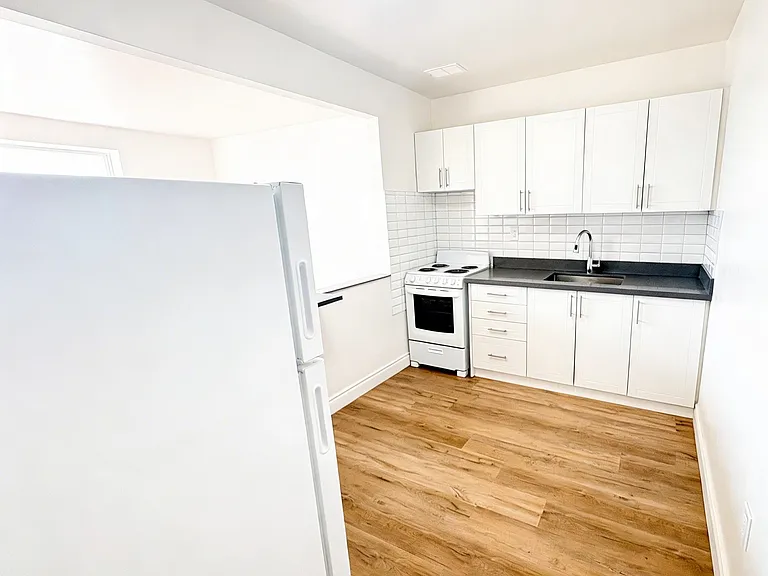30 Mohawk Rd W #307 — Photo 2