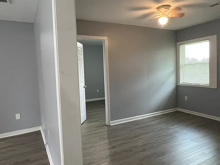 305 W Oak St #B — Photo 24