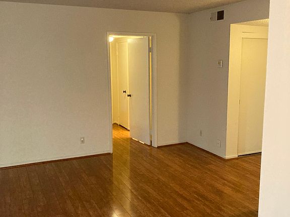 2nd image of 445 S Los Robles Ave