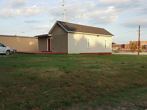 Large side yard on west side