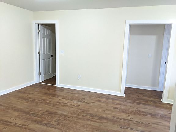 3rd image of 487 W Grand Ave